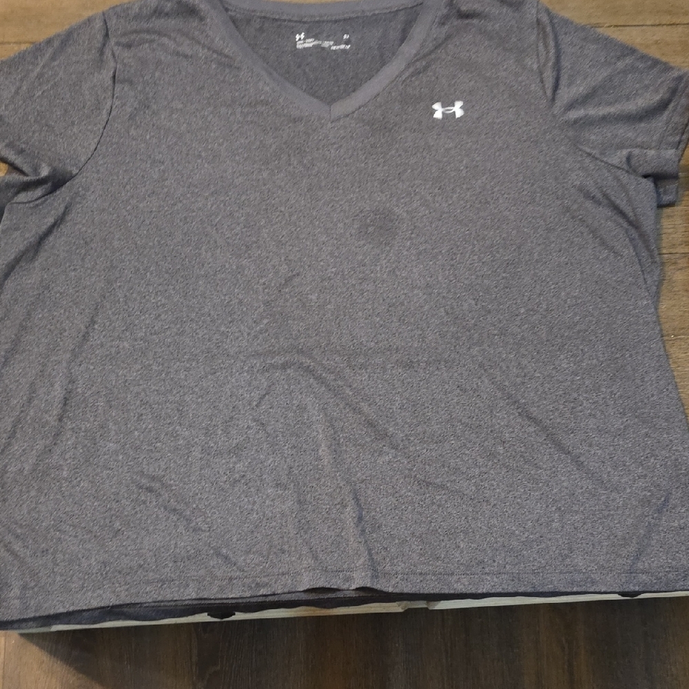 Under Armour Women's Charcoal V-Neck Tee
